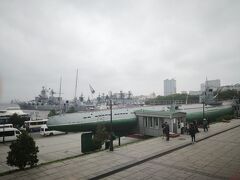 潜水艦博物館。
中国人観光客がわんさか入っていったので、中を見るのはやめとく。
あんな狭い中に人がわんさかいたら大変。。。(;^_^A