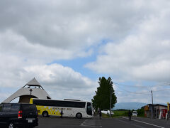 続いて車を走らせ北西の丘展望公園へ。
ここも外国人観光客がバスて来ていました。
