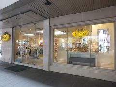 ナラヤが開店していたので先にナラヤでお買い物です。