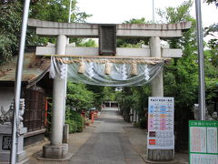 鈴鹿明神社
座間郷の総鎮守。創建は欽明天皇の御代（539～５７１）と伝える。境内には鈴鹿に生まれた有名な書誌学者斉藤昌三の句碑があります。また、縄文時代の平地式住居趾があり、市指定重要文化財となっています。