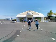 入国管理事務所の白い建物