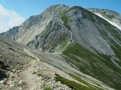 次第に雲が消え、白馬鑓ヶ岳まで稜線がはっきり。素晴らしいじゃないですか！