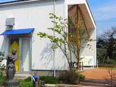 　瓦テラスから車で５分、安田ヨーグルト(   http://www.yasuda-yogurt.co.jp/shop/yy_garden.html )工場とショップがありいつも立ち寄ります。