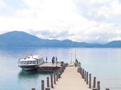 ★13:00 遊覧船に飛び乗り田沢湖の美しい水の景色を堪能！
食後、遊覧船の出港6分前に窓口で聞いてみたら乗船可能だったので乗ってみることにしました。