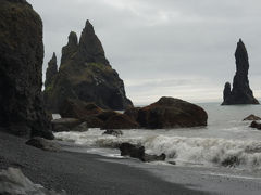 海岸の岩も奇妙な形です。