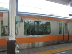 大月駅　１５：２５　発　東京行き電車
当日は　特急おくれのため　１５：３１　発車しました。