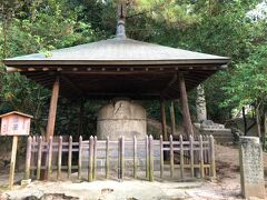 道後公園にある湯釜薬師
愛媛県の有形文化財に指定されている。
