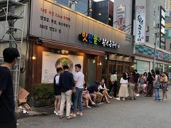 夫がネットで探したお店で夕食です。

韓国は何食べても美味しいから～2泊3日では食べきれません（＞＜）