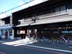 誰かが言っていた。。。
イノダコーヒに行くなら、京都の雰囲気を味わえる町屋風の本店がオススメと

本店限定の「京の朝食」で優雅な時間を過ごされていた