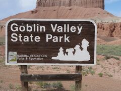 ゴブリンバレー州立公園 Goblin Valley State Park
州立なので国立公園パスは使えません。
入場料は車１台につき US$15 でした。