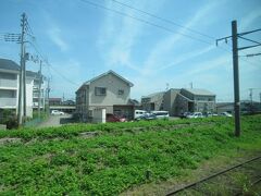 定刻１０時１７分に鶴岡駅を出発しました。
秋田まで２時間弱の優雅な電車の旅です。