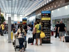 朝９時過ぎ、無事マルコポーロ空港到着！

ここも綺麗な空港で。