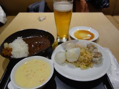 12月29日も17時まで働いてから、羽田空港のラウンジで夕食を。