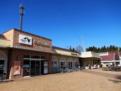 ■横川サービスエリア（下り）
ヨーロピアンスタイルの外観と、碓氷峠の代表的なレンガ造りの建造物をイメージした内観となっています。