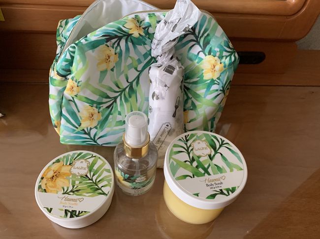 アラモアナショピングセンターで奥様が購入した化粧品セット