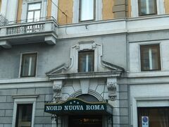 ホテルはテルミニ駅から３分のHOTEL NORD NUOVO ROMA。
ローマ国立博物館の裏手にあるホテルです。
１本裏通りになるのでとても静かです。

NUOVO(ヌオヴァ）と言うのは新しいと言う意味ですが、けっこう古いビルでした。
