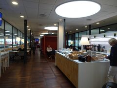 コペンハーゲン空港に到着し、プライオリティパスで使えるASPIRE LOUNGEに行ってみましたが、大した食べ物はありませんでした。