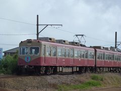 犬吠埼に向かう途中、踏切で銚子電鉄に遭遇。