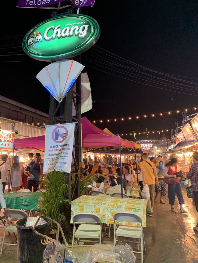 ホテル近くのナイトマーケット