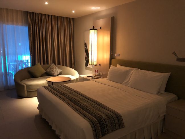 こちらがお部屋<br />スリッパ、金庫、冷蔵庫あります。<br /><br />コンセントは日本の使えます。