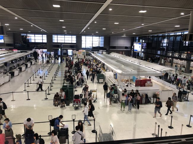 4:30に自宅を出発！<br />今回の駐車場はABCパーキング<br /><br />今回の旅行は、エアアジアにて<br />成田→ドンムアン空港(バンコク)<br />ドンムアン空港→プーケット<br /><br />初めての個人手配の旅行でどきどき！<br />