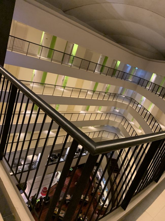 部屋は6階最上階！<br />こんな感じで吹き抜けになってます。