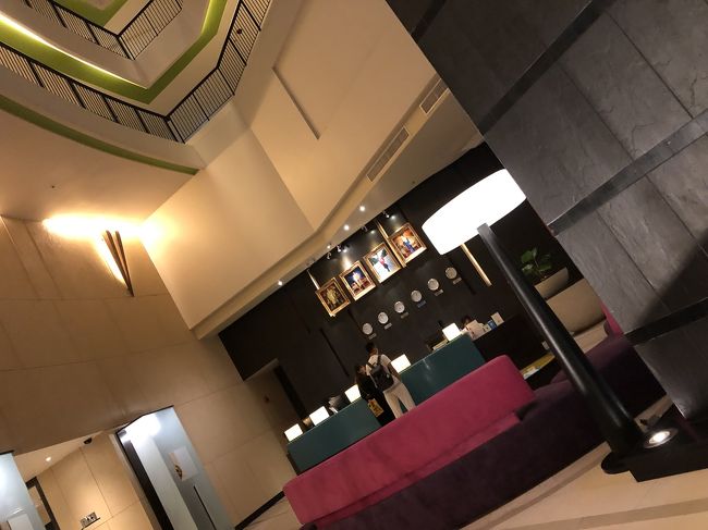 ビーチサイドのロビー<br />大きなショッピングモール、ジャンクセイロンと直結しているので、お買い物に大変便利！