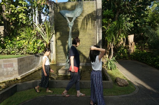 池には鯉がいます。<br />ホテル内、たいていの水場には鯉がいました。