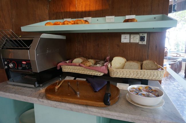 こちらはパンコーナー。<br /><br />ホテルのパンと言えば、<br />ベトナムのホテルのバゲット。<br />美味しかったな。