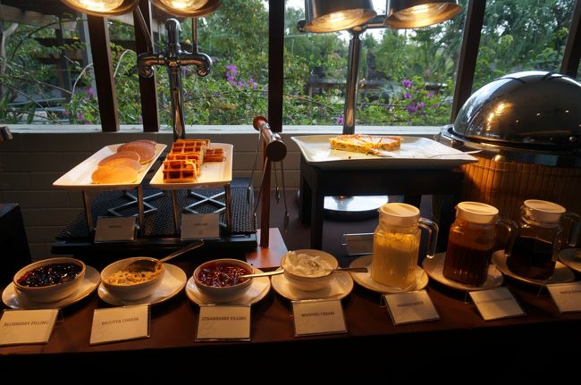 ワッフルやパンケーキ。<br />ジャムも色々。