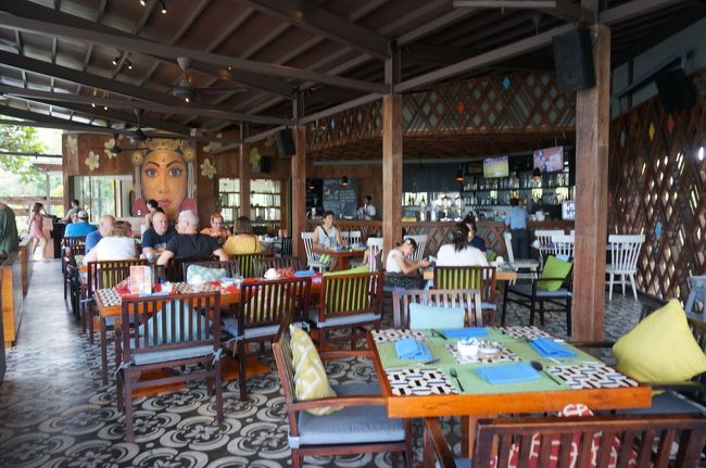 この日はSKAIビーチクラブで朝食を頂きました。