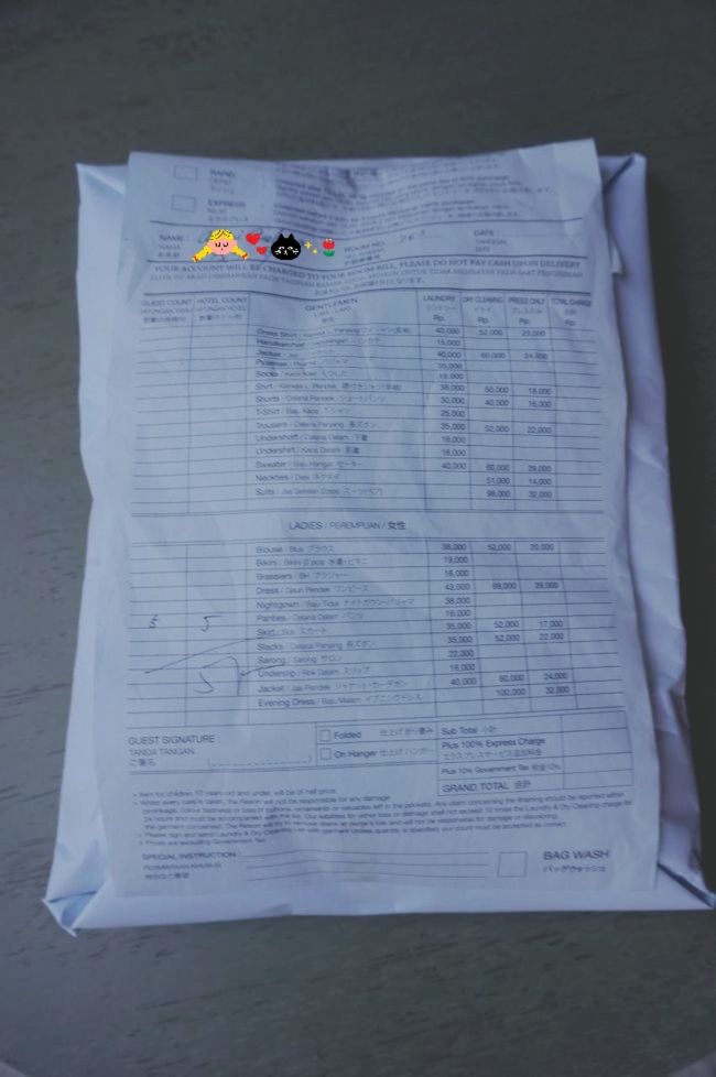 こちら、ホテルのクリーニングサービスです。<br />クラブ特典で1日、5枚まで無料です。<br /><br />チェックインした日に早速利用しました。<br />前の日に出せば次の日には仕上がります。<br />朝10時までに出せば、その日に仕上がります。