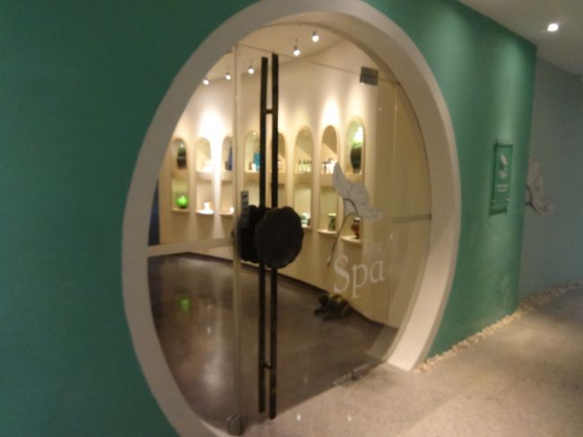 予約はラウンジのカウンターでしました。