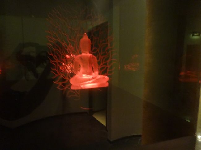 部屋の外出たら、仏像浮いてた(笑)