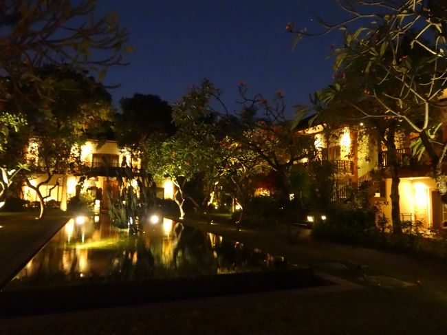 夜のパドマ。<br />ライトアップされた中庭です。<br /><br />明日は朝からお出掛け。<br />早く寝なくちゃ。