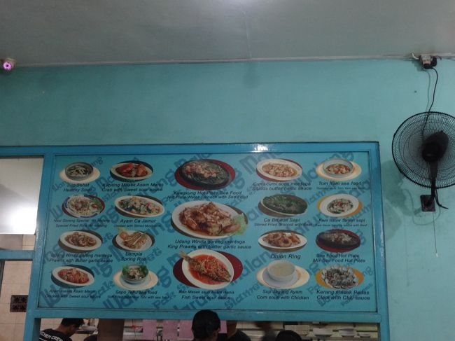 メニューは中華系ですね。