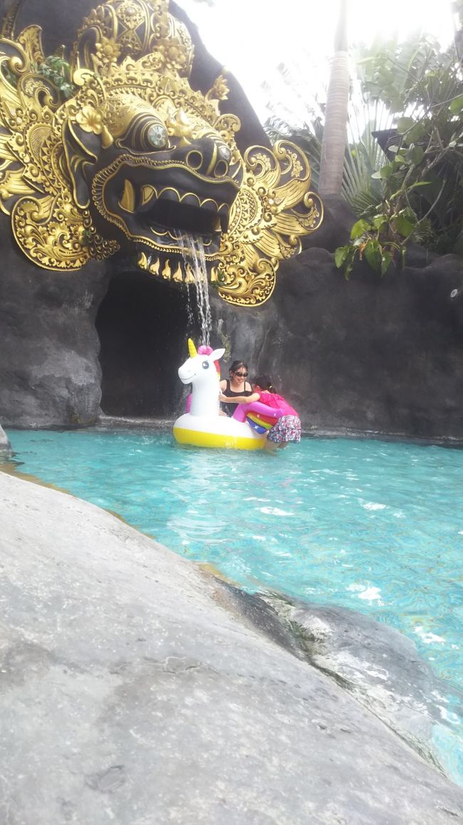 日本から持参したユニコーンでしばらく遊びます。