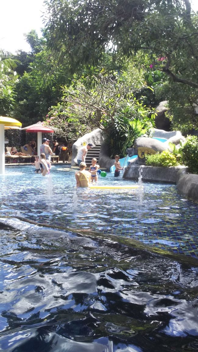 こちらはラグーンプールの奥。<br />ちびっこ用プールです。<br />ちびっこスライダーもあります。<br />