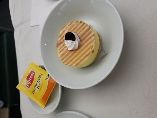 デザート。今回はケーキを頼んでみました。マンゴー。<br />写真がなくて申し訳ないのですが、チーズは行きと変わらなかったような気がします。（そんなにチーズに詳しくないので自信はありませんが…）<br />クセがあるチーズです。