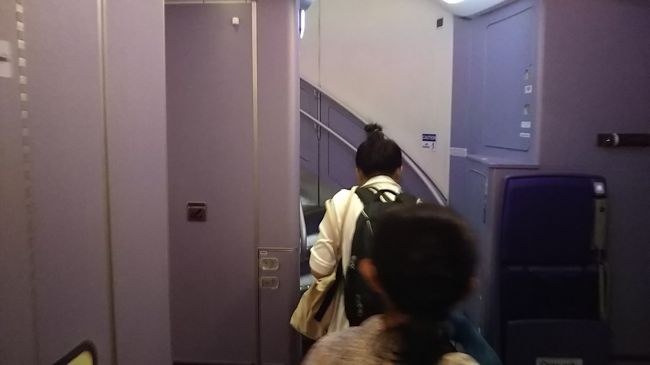 最後方につくと、螺旋階段がありますので、ここを上がります。