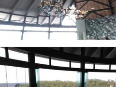 ◎ルネッサンス・バリ・ウルワツ・リゾート＆スパ◎

エントランスの天井とロビーのRバー
チェックイン15時、アウト12時ですが、チェックイン時にレイトチェックアウトできます、と言われてビックリ。リゾートなのにね、山の上だから空いているホテルなの？？　