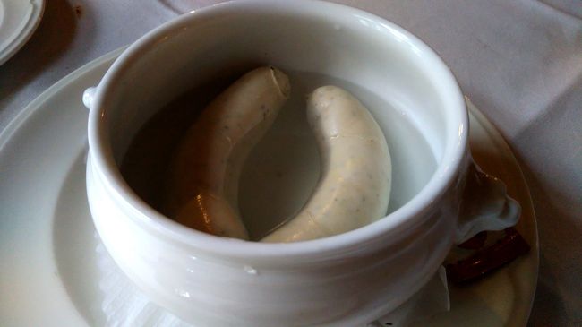 白ソーセージ5.90ユーロ。この店は朝でなくても常備。さっそくいただきます。