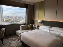 初日は、バンコク泊にしました。
ヒルトンポイントを使って、川沿いのミレニアムヒルトンに宿泊。
部屋がリノベーションされています。