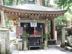 汗かき地蔵
世の中の人々の苦しみをお地蔵様が身代わりになり一身に受けているので、いつも汗をかいているそうです。