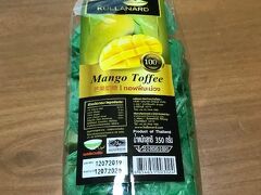 さて今回のバラマキ土産ですが。
同じ部署のメンバーとチームメンバーでは差をつけなければいけませんので( ´∀｀ )

マンゴータフィと


ナナ駅近くのナイトマーケットで見つけた石鹸です。
すっごくいい香りでした！お勧めします。
