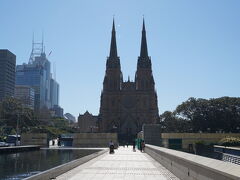 St Mary's Cathedral。
ローマ教皇も訪れた事がある由緒あるカトリックの聖堂です。