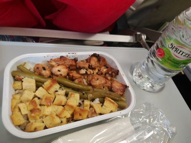 私は鮭の照り焼きソボロ丼