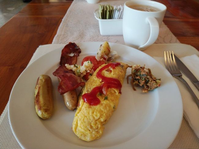 朝食は6時から。<br /><br />ピアノの生演奏があって、とっても優雅～<br /><br />種類がすごーく多くて美味しかったです。<br />2回食べましたが、メニューが変わっていて、連泊しても飽きないと思います。