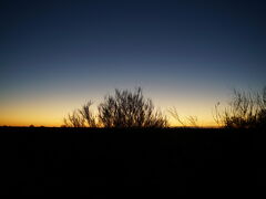 翌朝の6日目。
朝6時にホテルを出て、Uluru Sunrise Viewing Areaへ。
