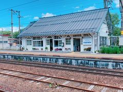 緑のいなか道をのんびり眺めて、奥中山高原駅へ到着！ジブリ映画に出てきそうな外観